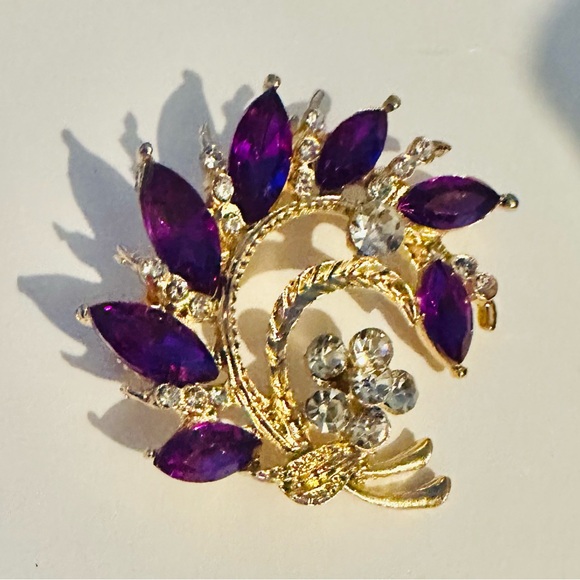 Jewelry - Elegant Purple and Gold Brooch